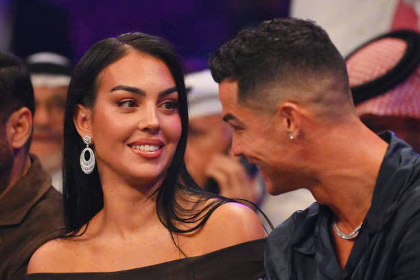 Georgina Rodríguez: Diện mạo mới với váy đen ngắn gây bão mạng xã hội