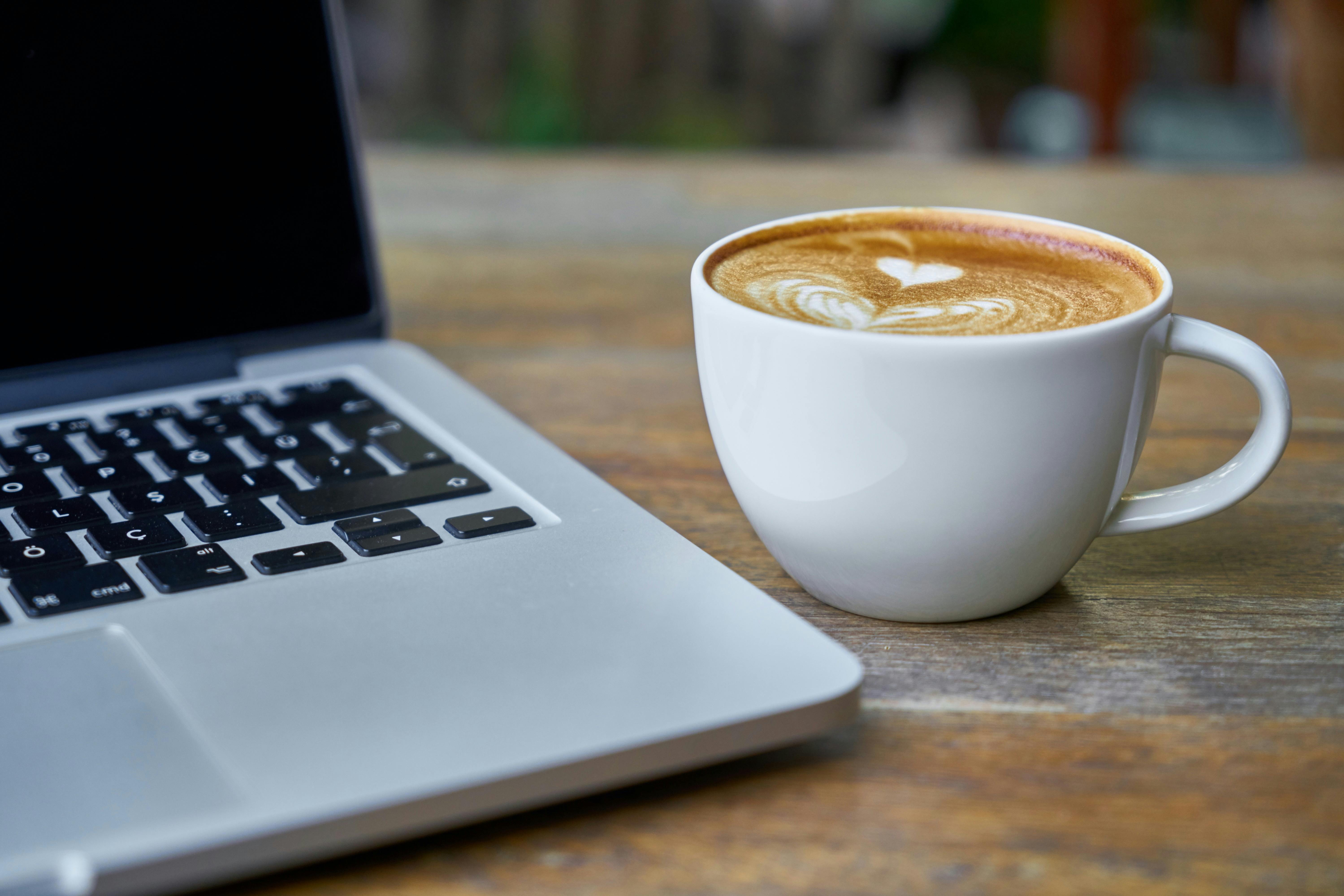 Cà phê và “mặt tối” ít người biết: Khi caffeine có thể tiếp tay cho vi khuẩn kháng thuốc