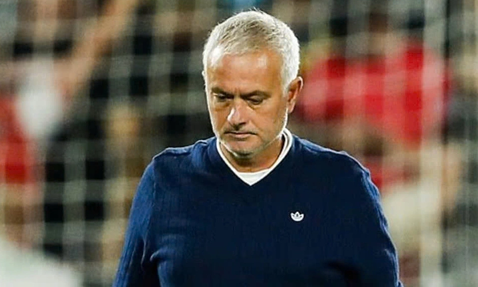 Hết phép màu: Mourinho chia tay Fenerbahce sau 424 ngày ngắn ngủi