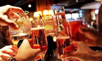 Đằng sau thói quen nâng ly: Hậu quả khôn lường khi uống rượu hàng ngày