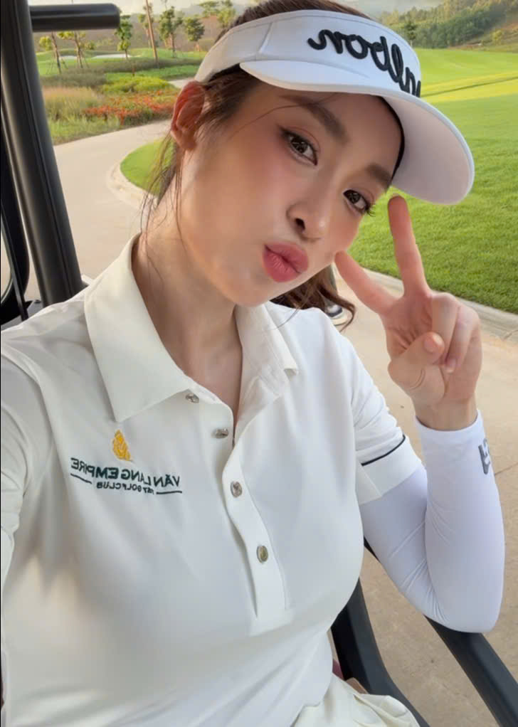 Đỗ Mỹ Linh và năng lượng tích cực “chói chang” như nắng hè sau một buổi chơi golf