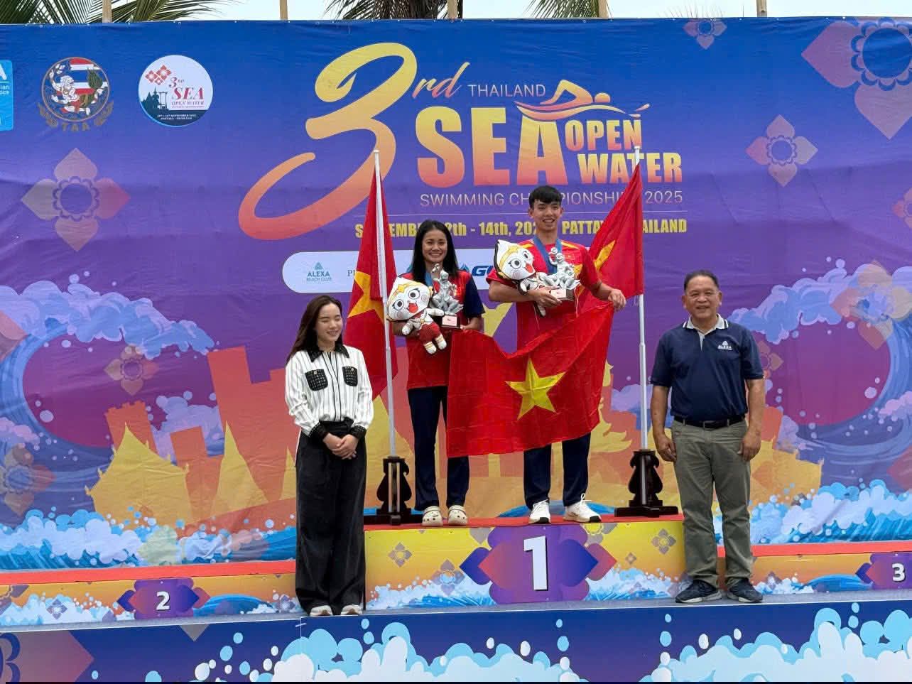 Đội tuyển Việt Nam giành 3 Huy chương Vàng nội dung 10km tại SEA Open Water 2025