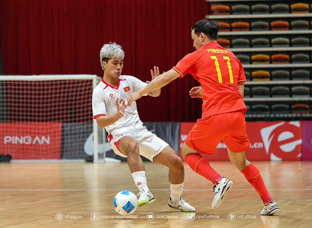 Việt Nam thắng 7-2, rộng cửa giành ngôi nhất bảng