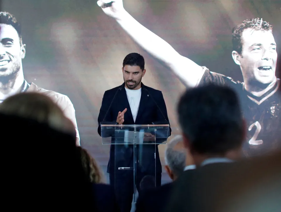 Ruben Neves xăm hình tưởng nhớ Diogo Jota – Tình bạn bất diệt trong bóng đá Bồ Đào Nha