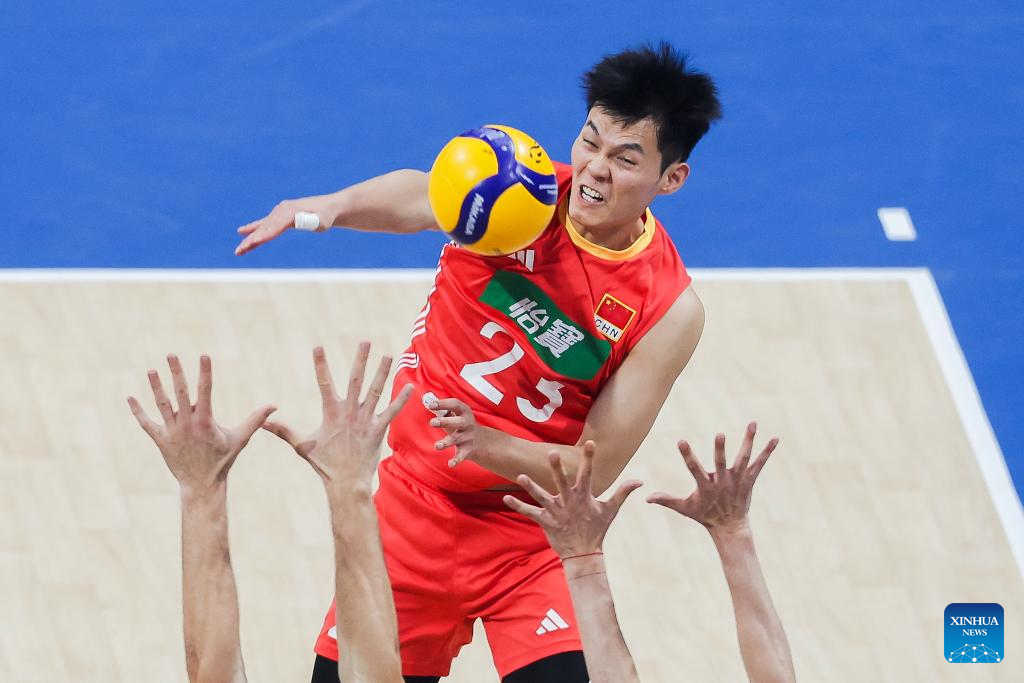 Serbia hạ gục Trung Quốc 3-0, thắp lại hy vọng vào vòng 1/8