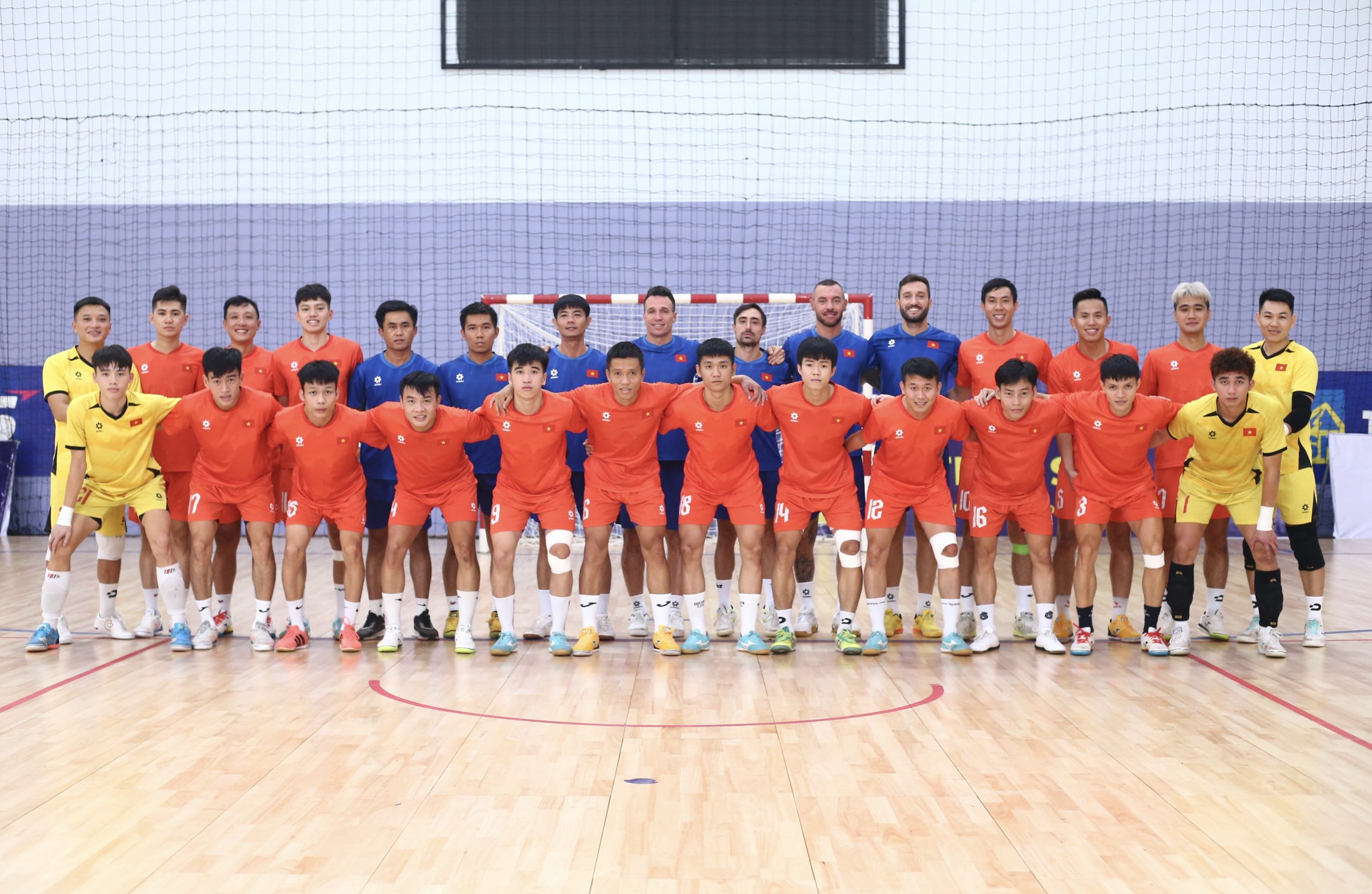 Khát vọng châu lục: Futsal Việt Nam lên đường tập huấn Kuwait trước giờ G