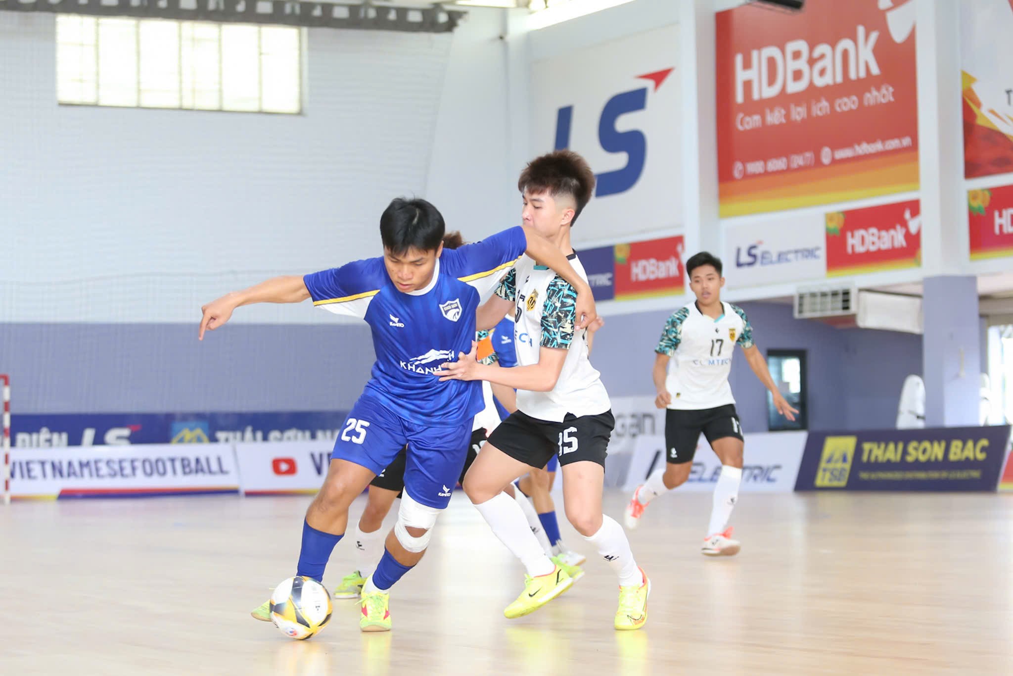 Futsal U20 quốc gia 2025: Bùng nổ cảm xúc, xác định 4 cái tên tranh vé chung kết