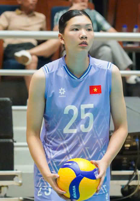 Phụ công Trần Thị Bích Thủy ký hợp đồng thử việc với CLB Okayama Seagulls