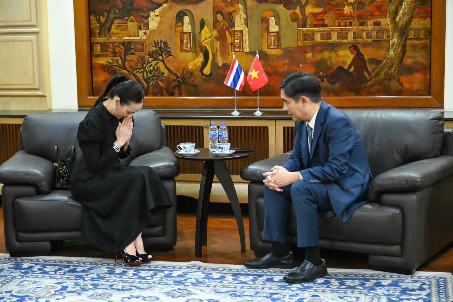 Đại sứ Phạm Việt Hùng tiếp Chủ tịch Liên đoàn Bóng đá Thái Lan