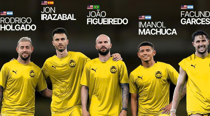 Cầu thủ nhập tịch Malaysia bị FIFA treo giò 1 năm vì gian lận giấy tờ