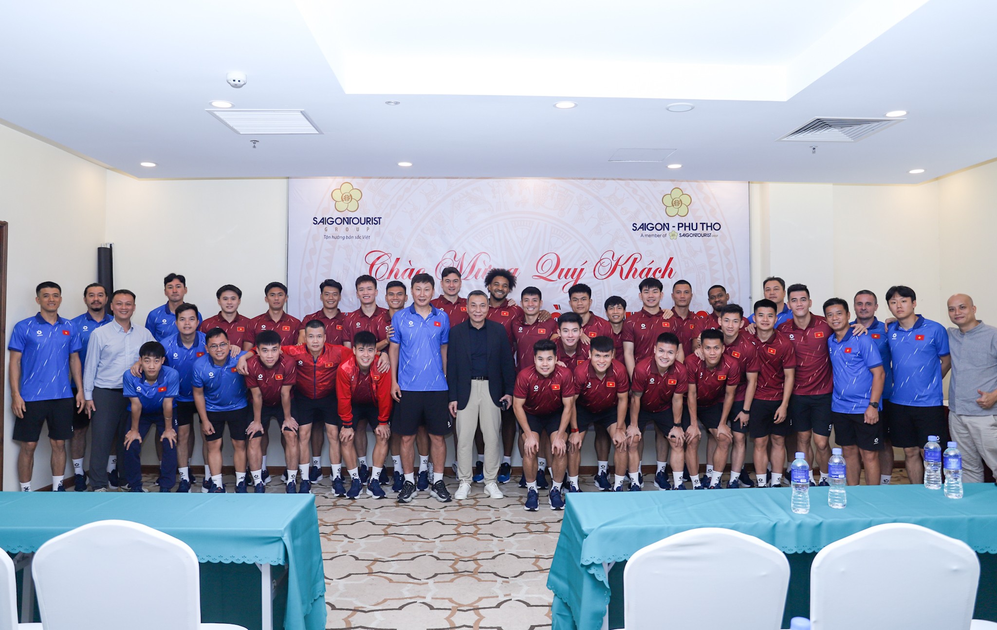 Chủ tịch Trần Quốc Tuấn động viên Đội tuyển Việt Nam trước trận gặp Lào tại vòng loại Asian Cup 2027