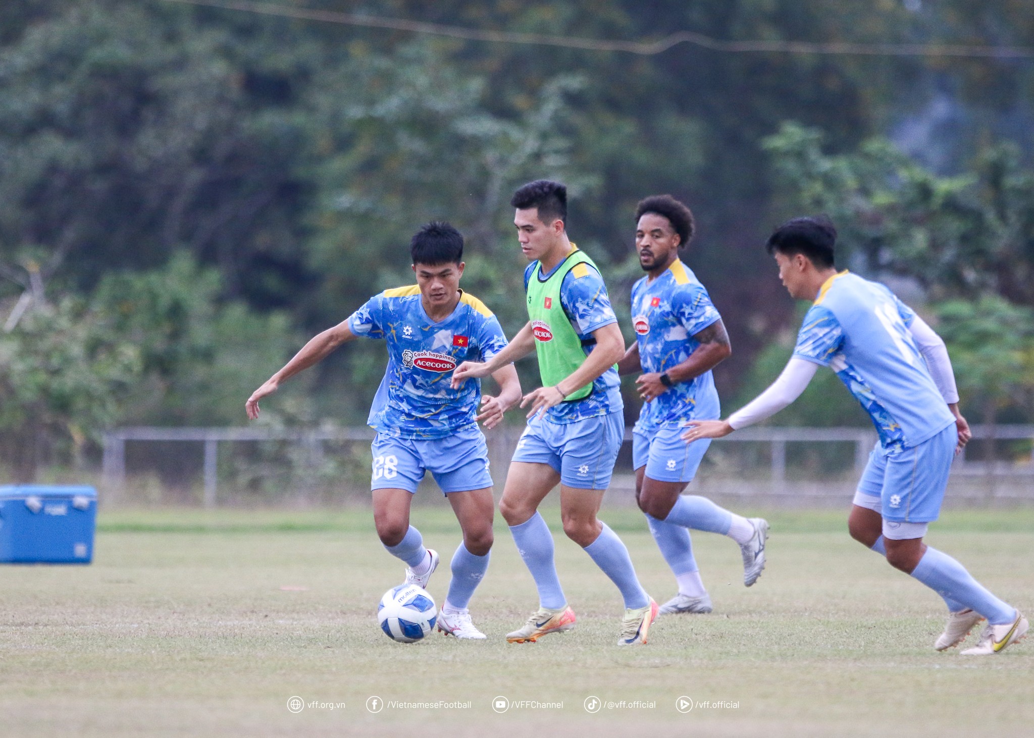Buổi tập thứ hai của Đội tuyển Việt Nam tại Viêng Chăn: Hoàn thiện bước chuẩn bị cuối cùng cho trận gặp Lào