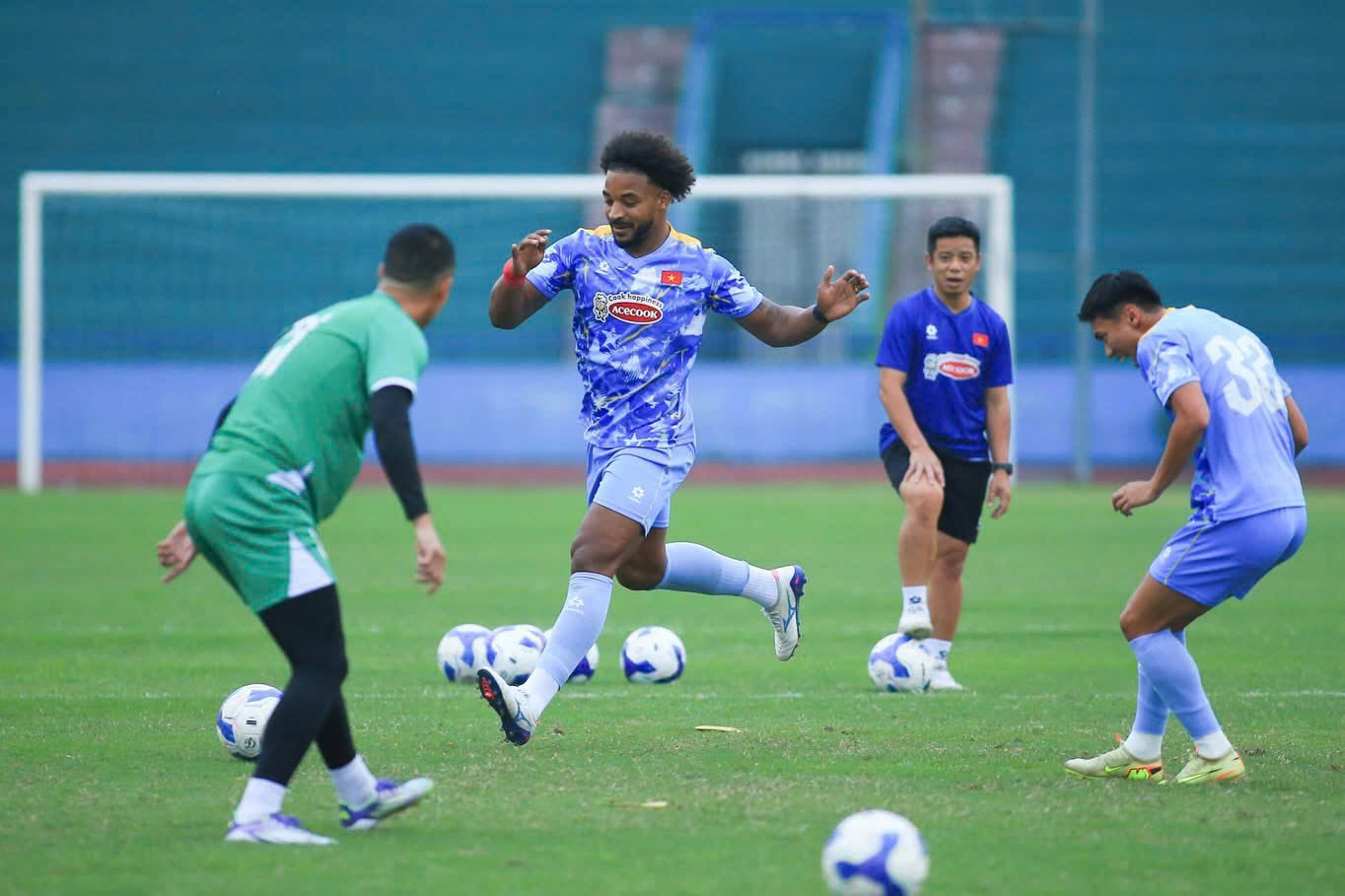 Nguyễn Xuân Son trở lại Đội tuyển Việt Nam sau chấn thương