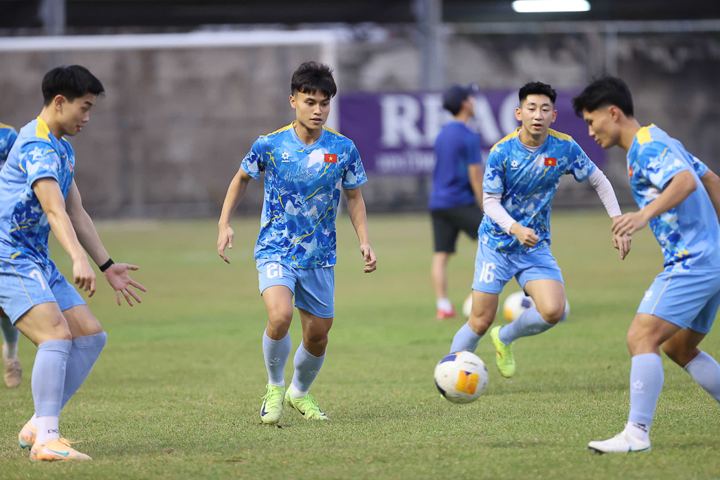 U22 Việt Nam tập buổi đầu tại Bangkok, sẵn sàng cho SEA Games 33