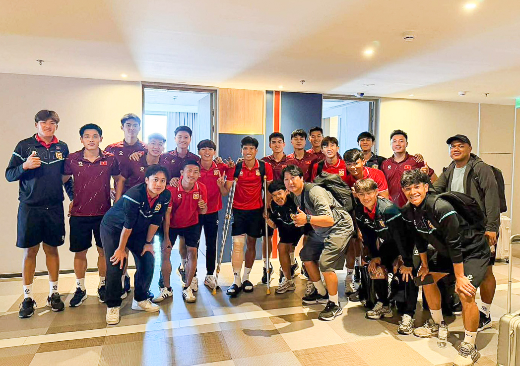 U22 Việt Nam động viên cầu thủ U22 Lào: Hình ảnh đẹp tại SEA Games 33