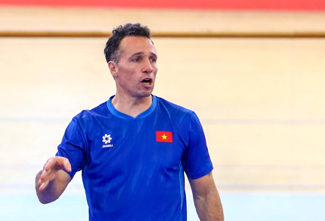 HLV Diego Giustozzi nhấn mạnh sự tập trung sau chiến thắng của futsal Việt Nam