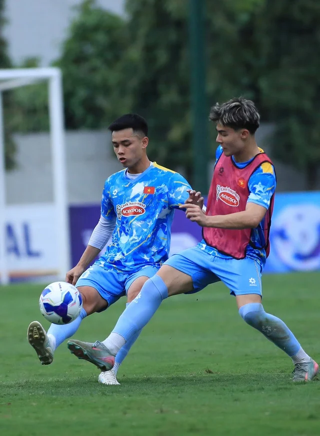 Hoàng Minh Hợi U19 Việt Nam: Áp lực cạnh tranh và khát vọng vươn lên