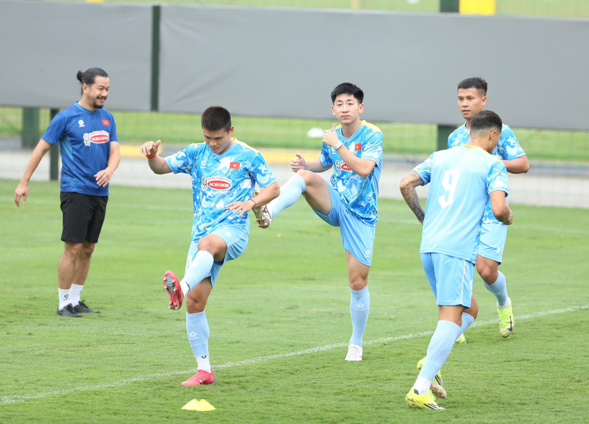 Đội tuyển Việt Nam tăng tốc chuẩn bị: Khuất Văn Khang quyết tâm ghi dấu trước Bangladesh