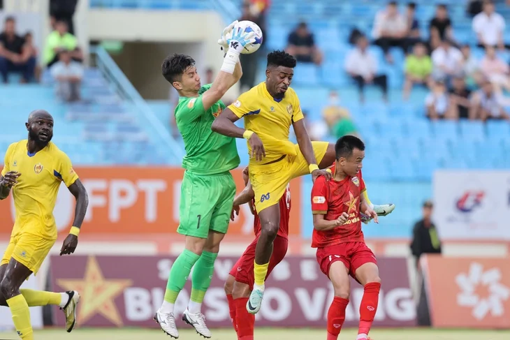 Cúp Quốc gia 2025-2026: Danh hiệu cứu rỗi hay bài toán quá sức?