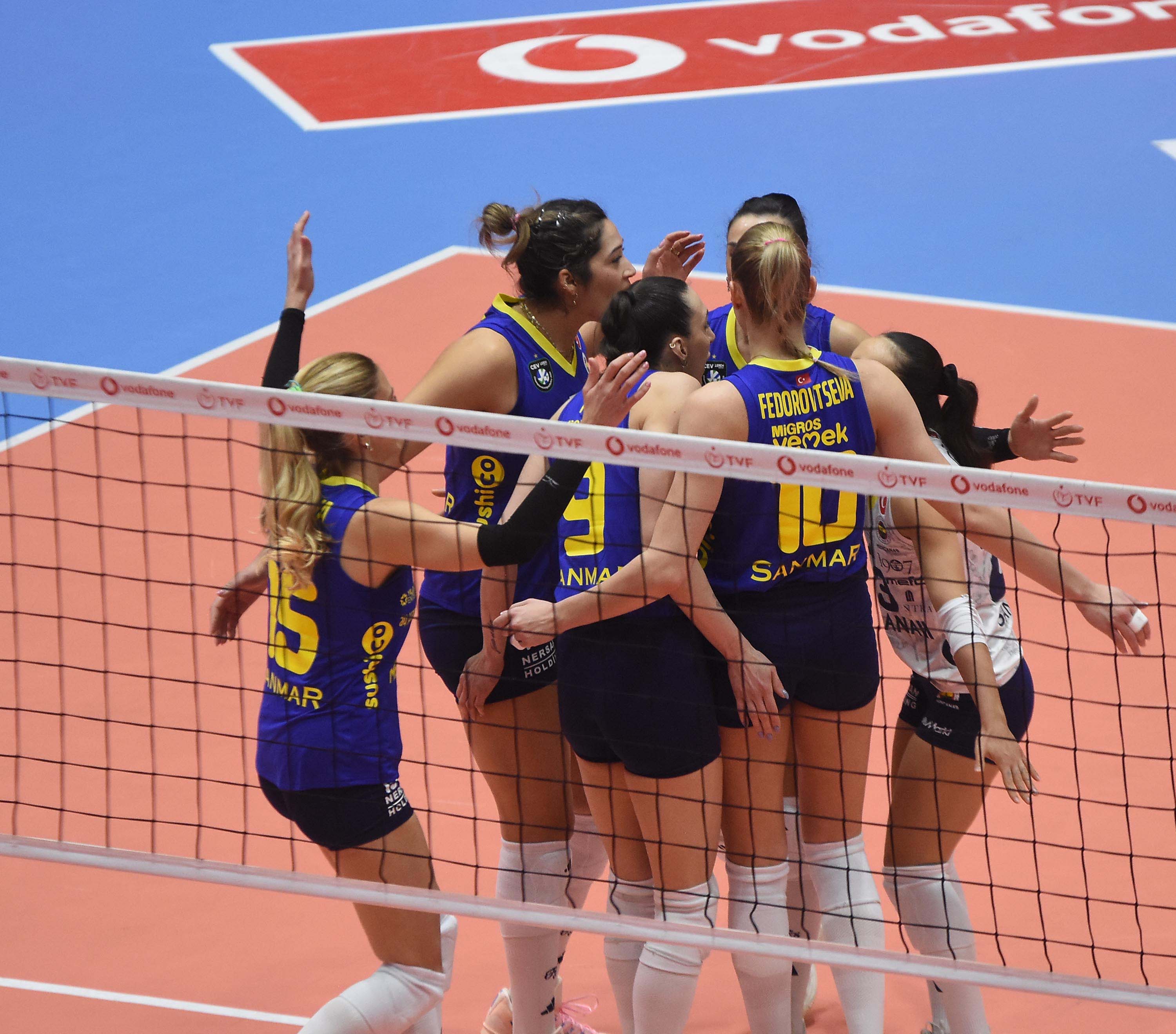 Trận Göztepe vs Fenerbahçe Medicana gây chấn động với 5 thẻ đỏ