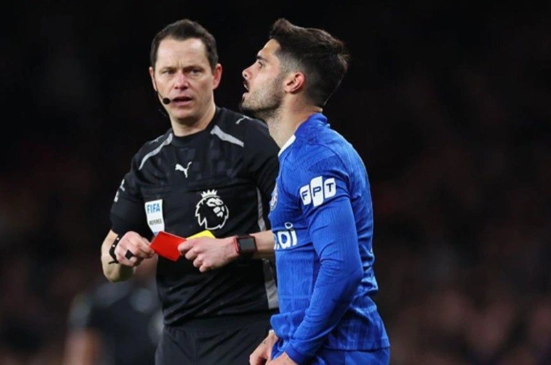 Chelsea thua Arsenal: Liam Rosenior thừa nhận khủng hoảng kỷ luật