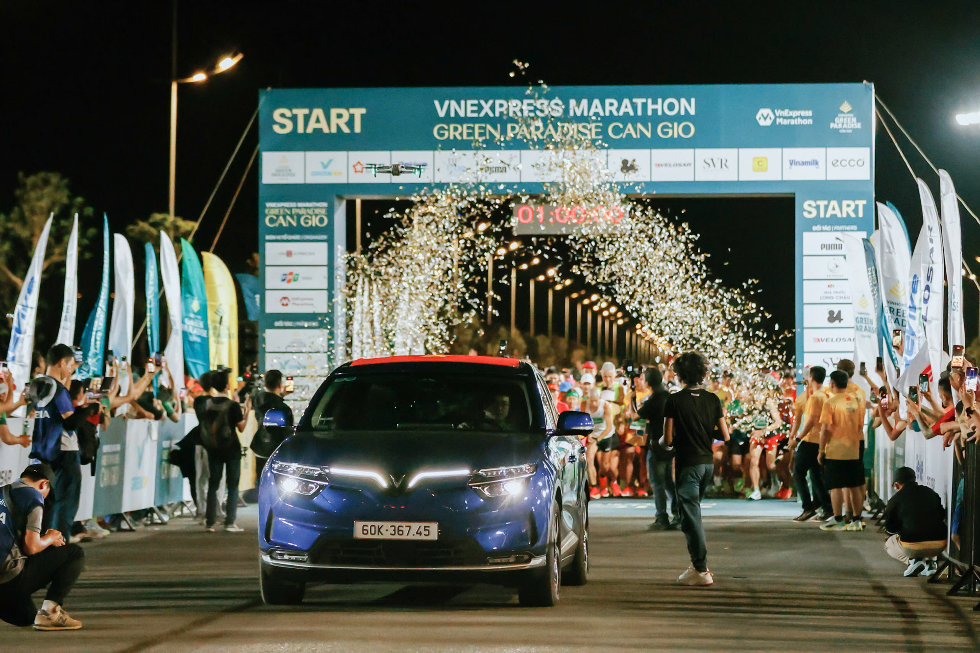 Xe điện VinFast tạo dấu ấn tại VnExpress Marathon Green Paradise Cần Giờ 2026