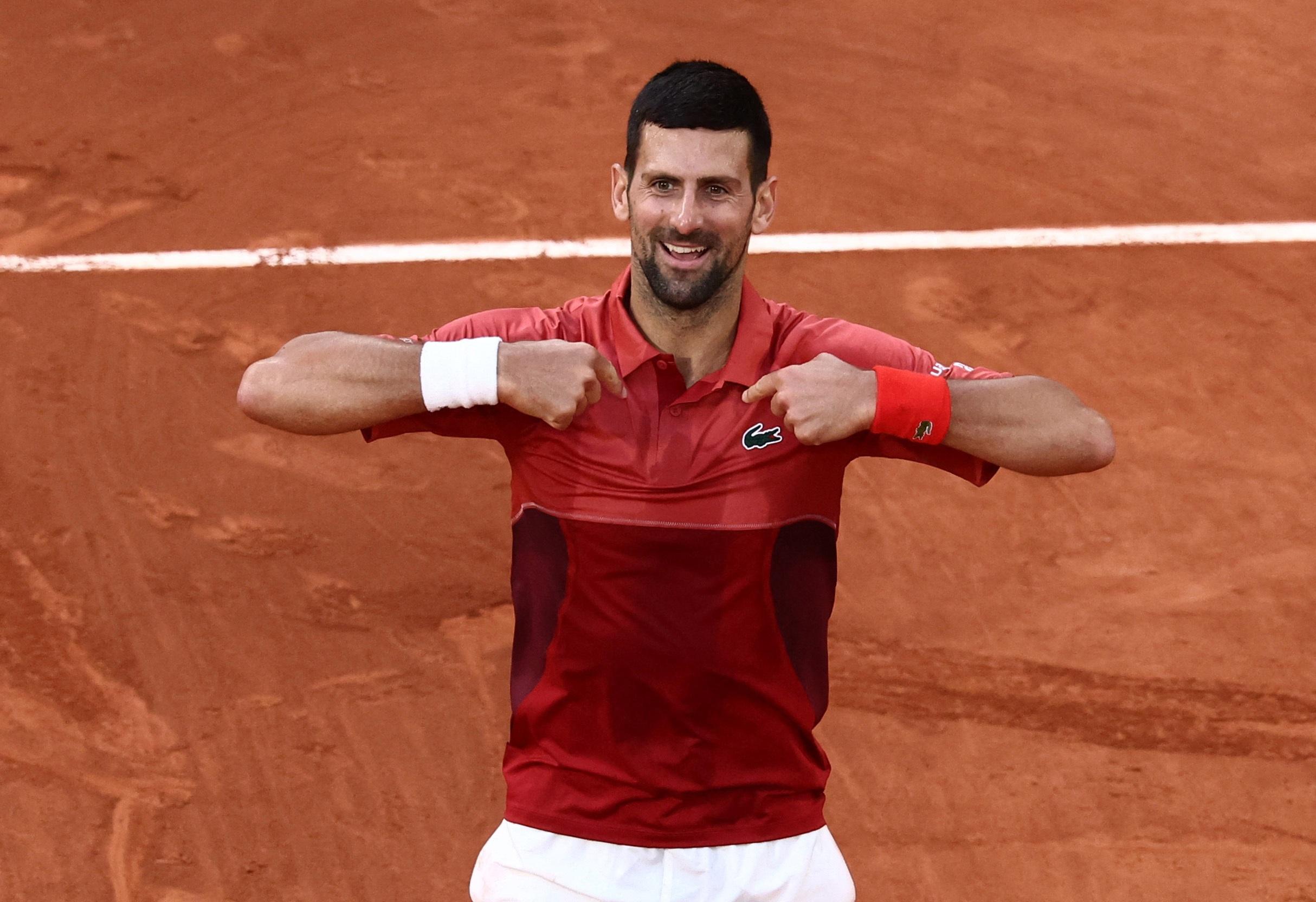 DJOKOVIC VÀ CUỘC CHIẾN KHÔNG CHỈ DIỄN RA TRÊN MẶT SÂN ĐẤT NỆN