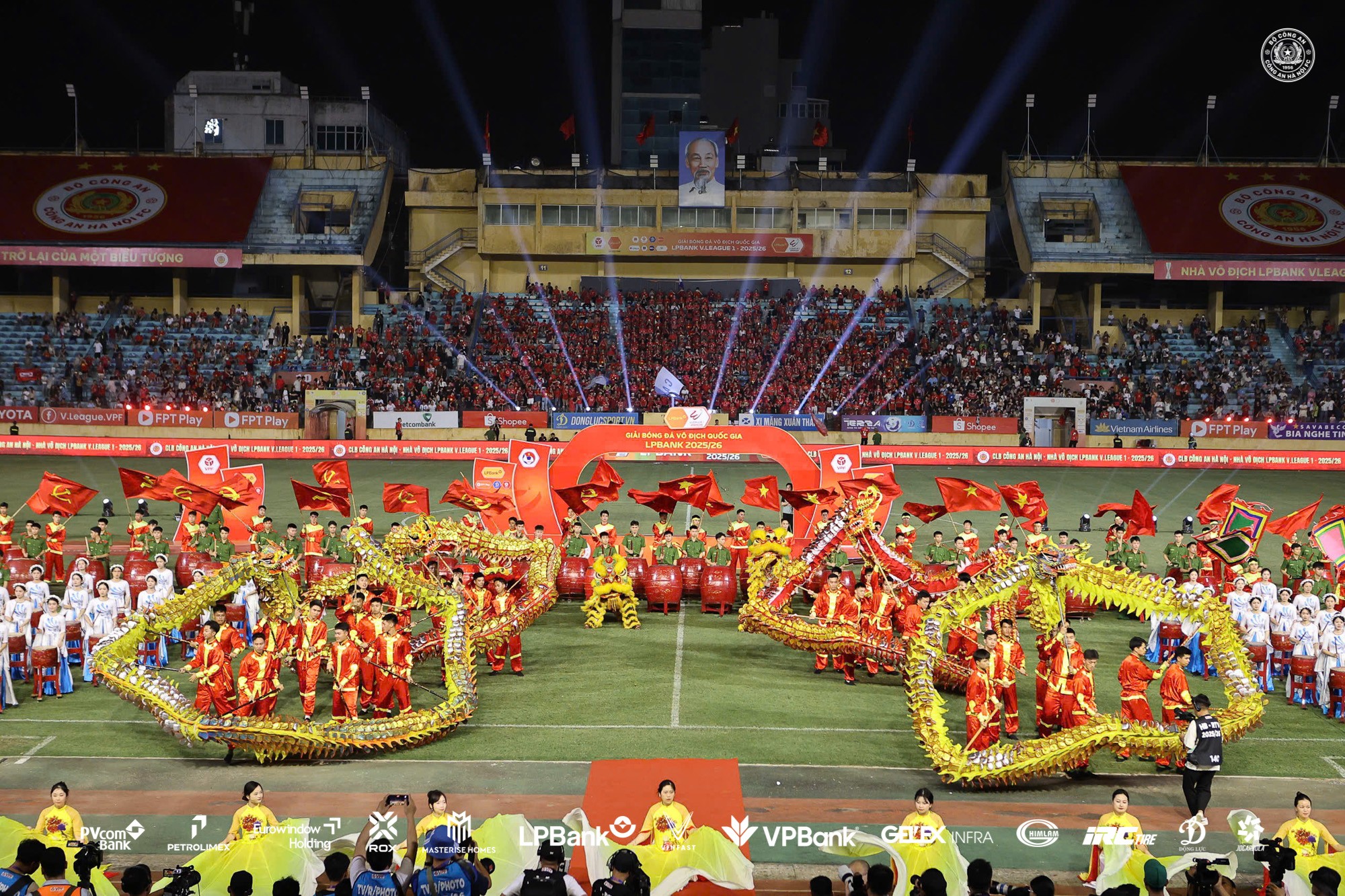 Cuộc chiến trụ hạng V.League nghẹt thở: Ba đội cùng điểm, một vòng đấu định đoạt số phận