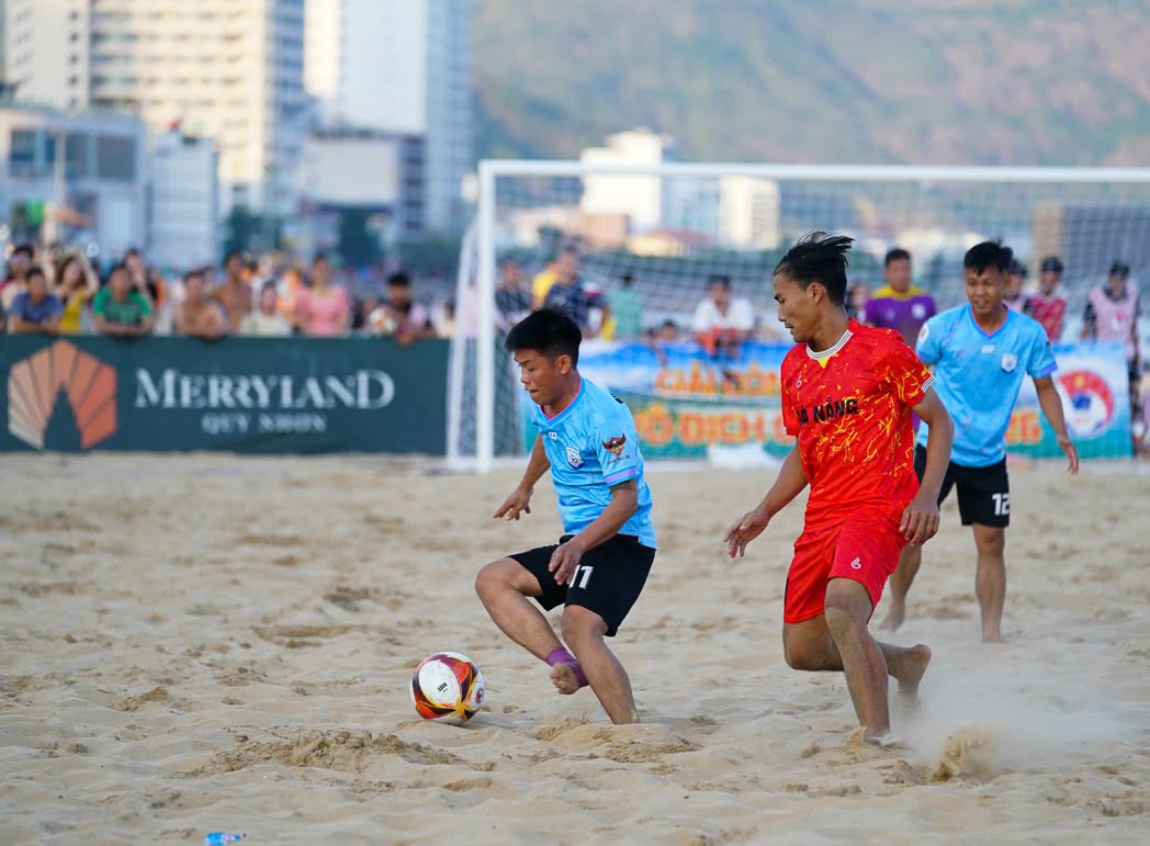 Đà Nẵng và Tây Ninh ghi tên vào bán kết Giải Bóng đá Bãi biển VĐQG 2026 sau hai lượt toàn thắng
