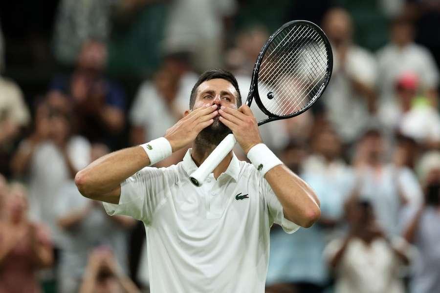 Djokovic viết nên chương mới tại Wimbledon 2026 với chiến thắng lịch sử sau hơn 5 giờ nghẹt thở