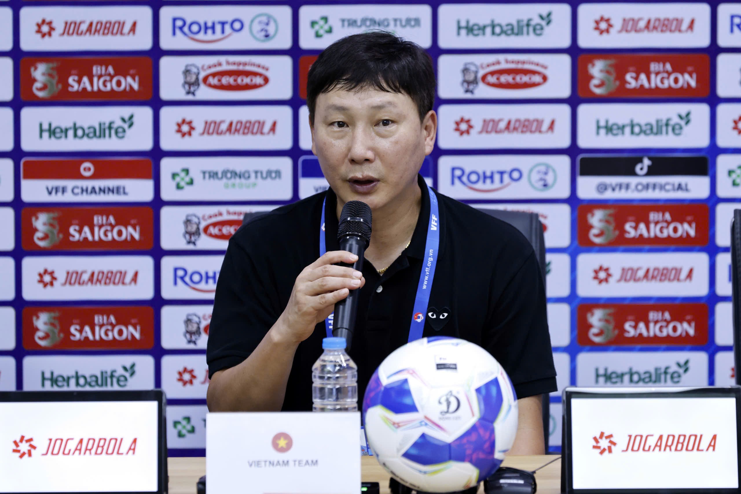 HLV Kim Sang Sik hài lòng với màn thể hiện của tuyển Việt Nam, hướng đến ASEAN Championship 2026