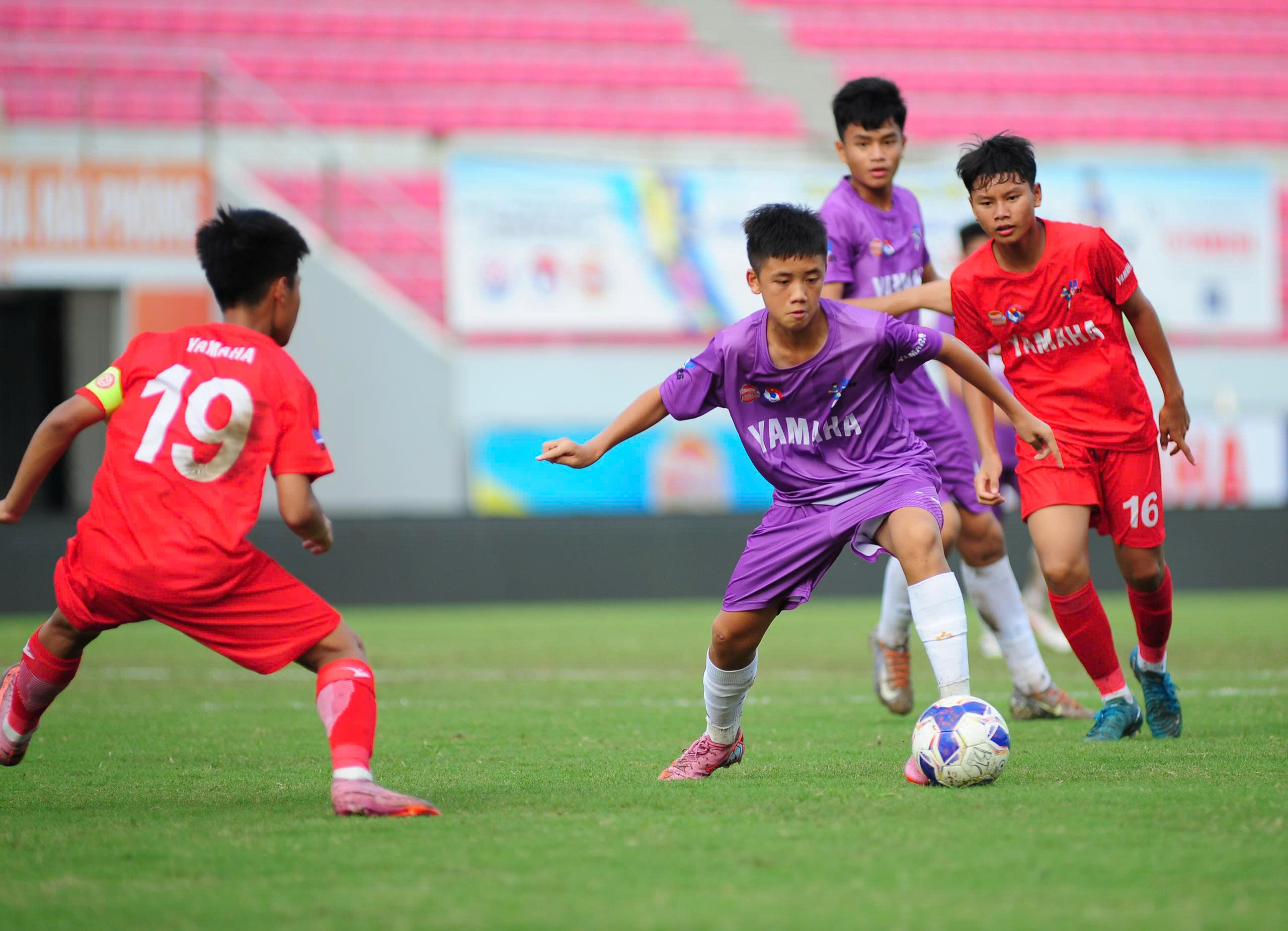 Thể Công Viettel và Sông Lam Nghệ An tạo nên trận chung kết trong mơ tại U13 Toàn quốc Yamaha Cup 2026