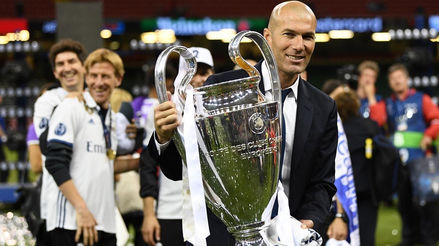 Zinedine Zidane đứng trước thời khắc mở ra kỷ nguyên mới cho đội tuyển Pháp