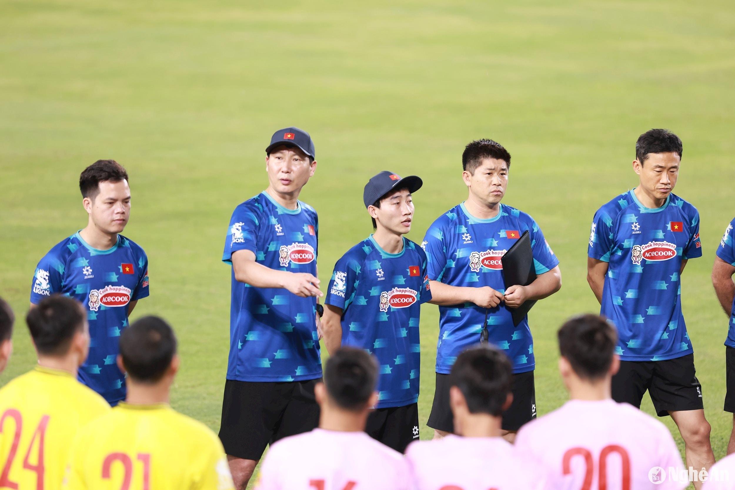 Tuyển Việt Nam còn nhiều việc phải làm trước ASEAN Cup 2026: Áp lực cũng là cơ hội cho HLV Kim Sang Sik