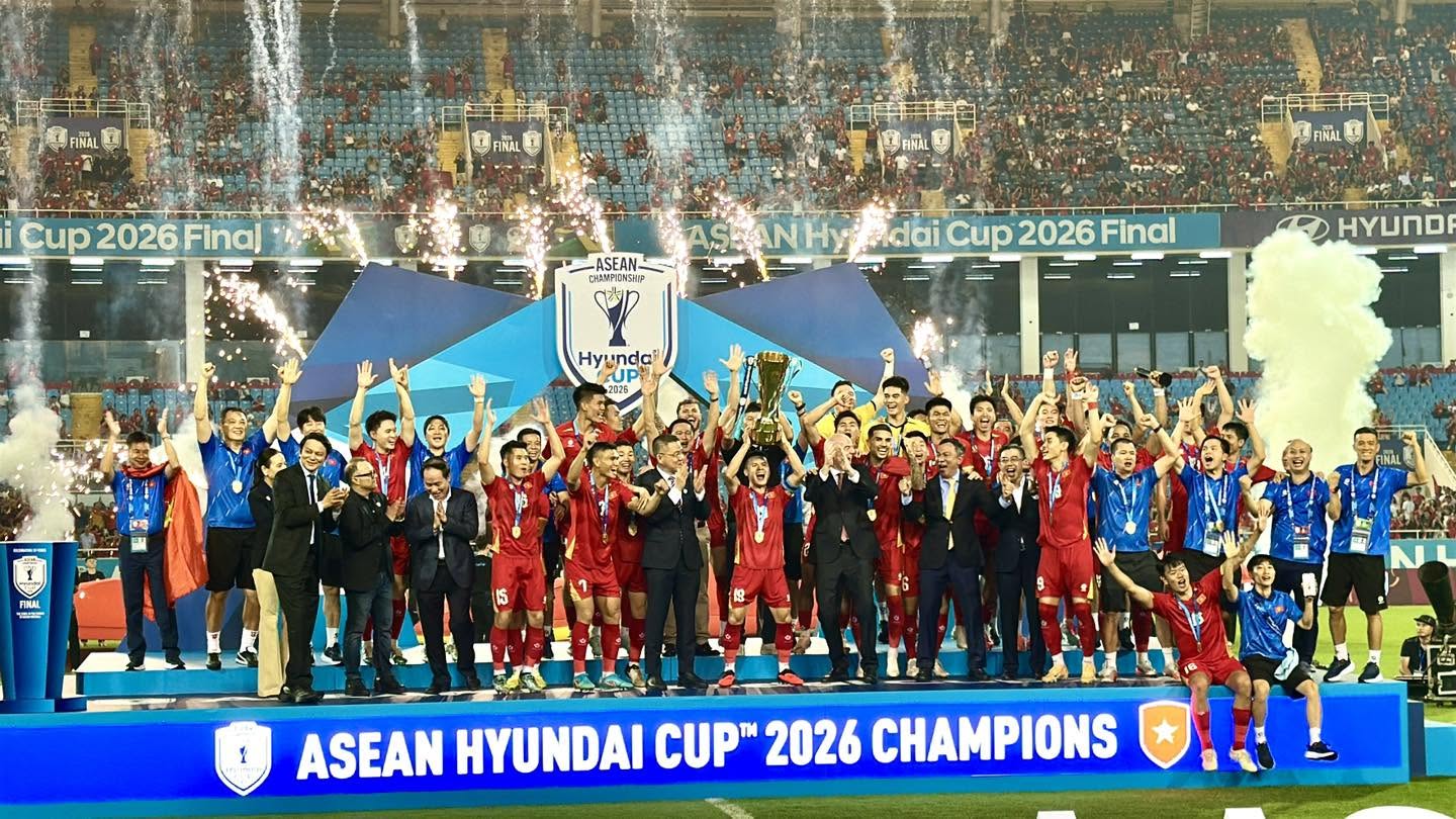Đội tuyển Việt Nam nhận lời chúc mừng sau kỳ ASEAN Hyundai Cup đáng nhớ