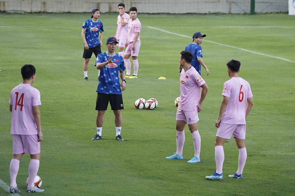Tuyến giữa ĐT Việt Nam tại ASEAN Cup 2026: Khi sự thay đổi tạo nên cân bằng chiến thuật