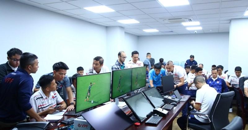Khóa VAR thứ 5 mở rộng lực lượng trọng tài công nghệ tại Việt Nam
