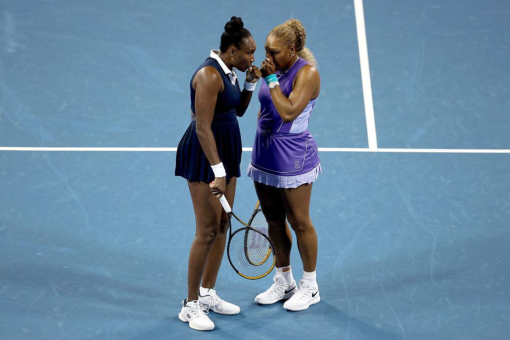 Serena và Venus Williams tái xuất cùng nhau, nhưng Cincinnati khép lại bằng tiếc nuối
