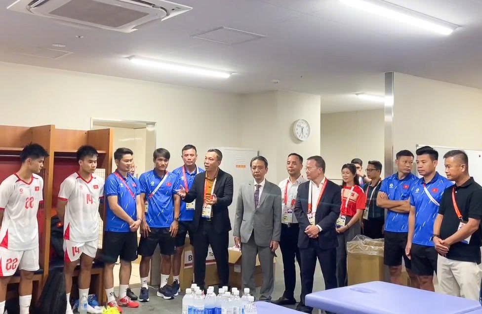 U23 Việt Nam ASIAD 20 nhận lời động viên trước trận đấu quyết định