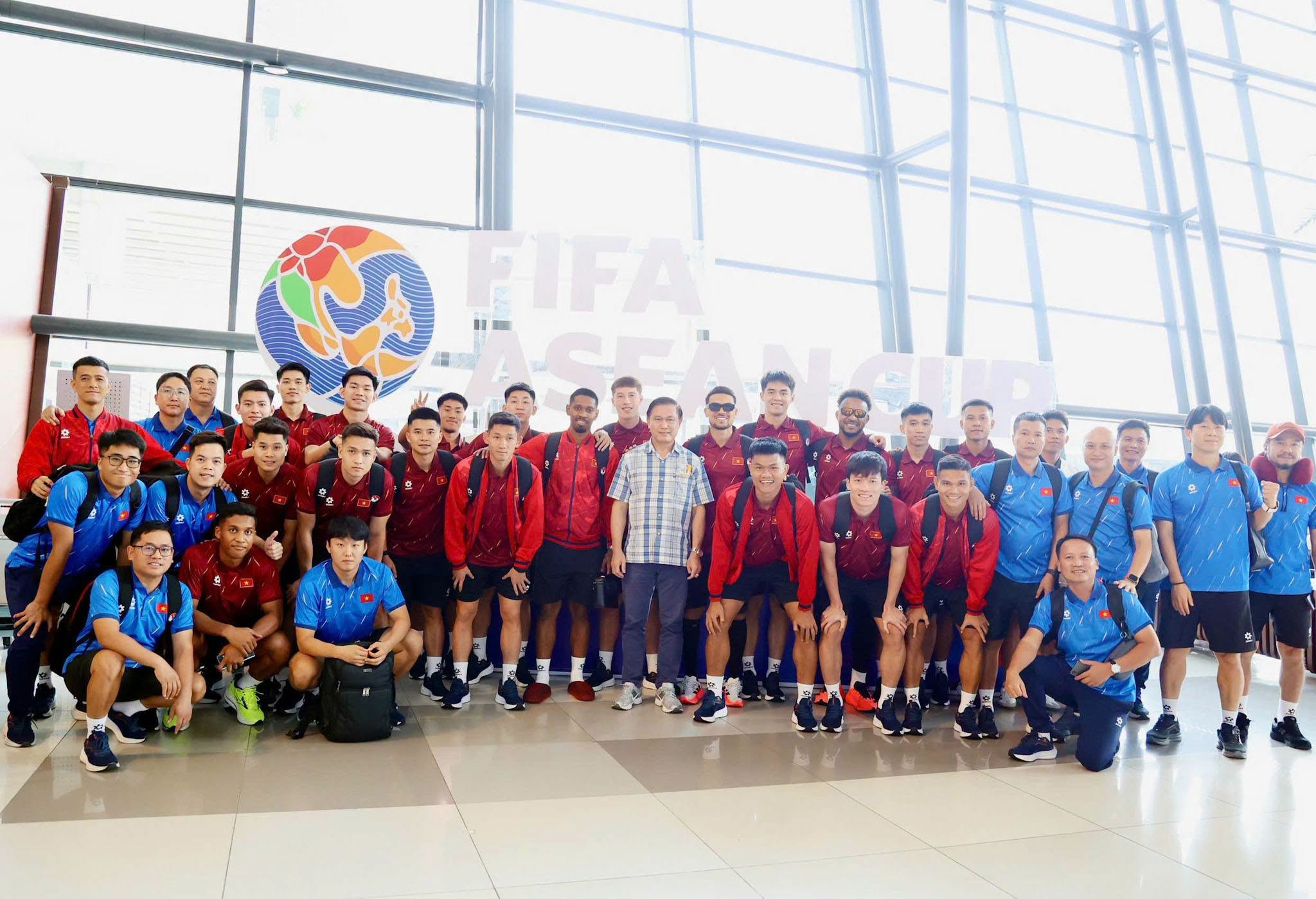 Đội tuyển Việt Nam đặt chân tới Indonesia, sẵn sàng cho FIFA ASEAN Cup 2026