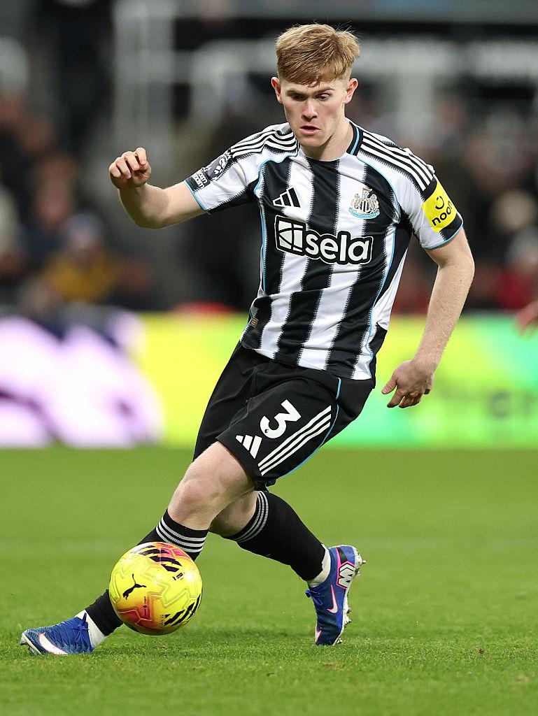 Lewis Hall thành mục tiêu, MU chờ cơ hội từ cuộc tái thiết Newcastle