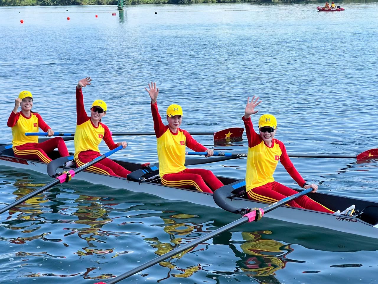 Bốn tay chèo nữ Việt Nam giành HCĐ tại ASIAD 20