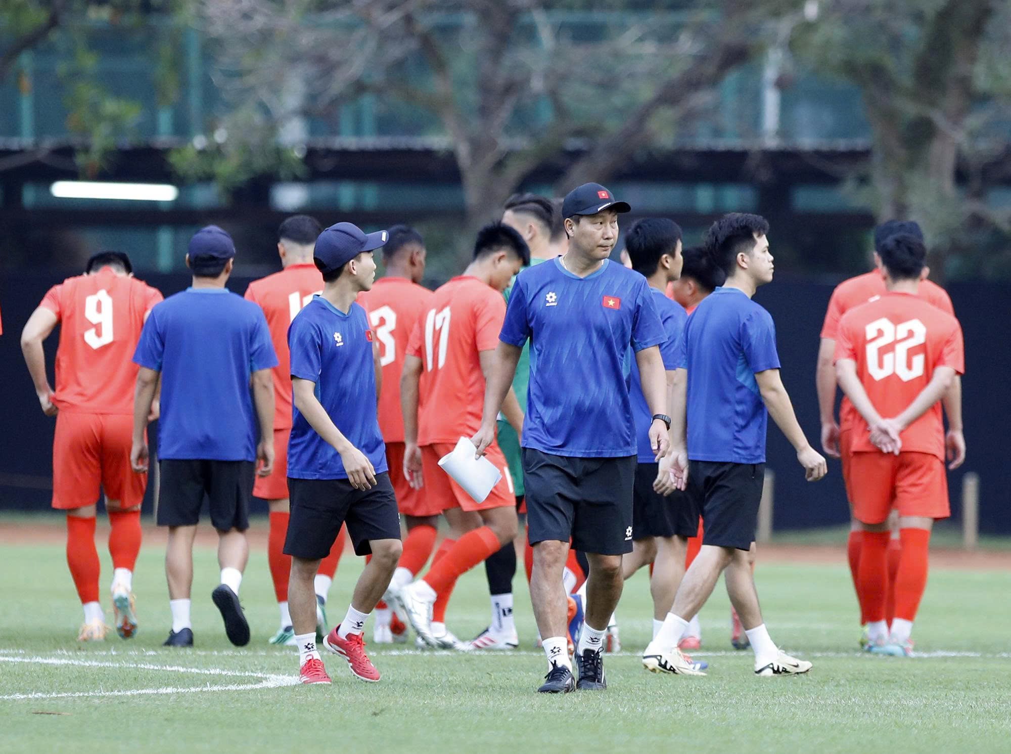 Việt Nam – Thái Lan: Kim Sang Sik và bài toán hóa giải tuyến giữa đối thủ