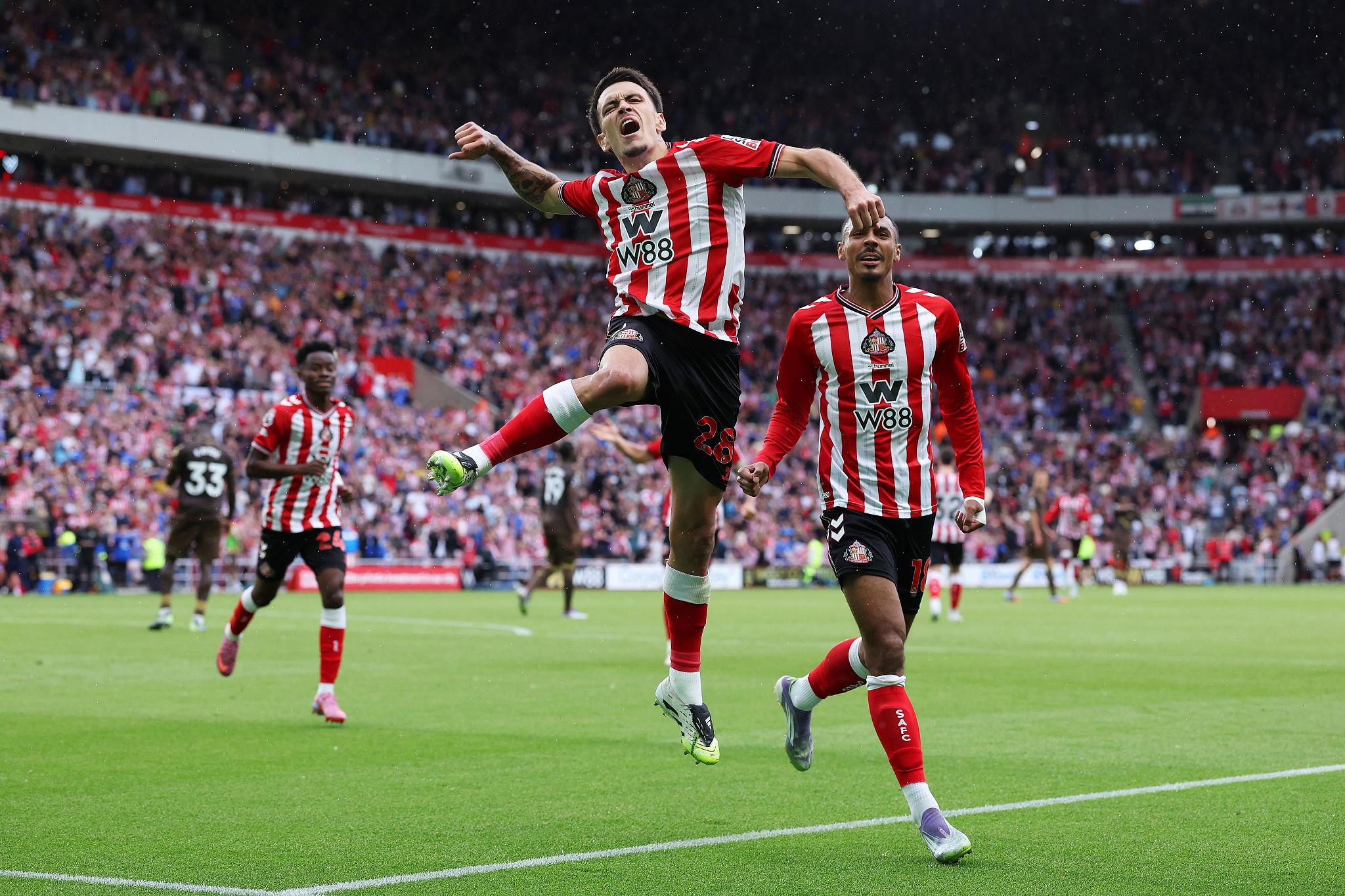 Sunderland trở lại châu Âu bằng chiến thắng, Malacia tìm cơ hội mới tại MLS