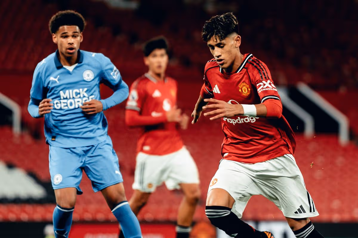 JJ Gabriel và bài toán giữ chân tài năng trẻ của Manchester United