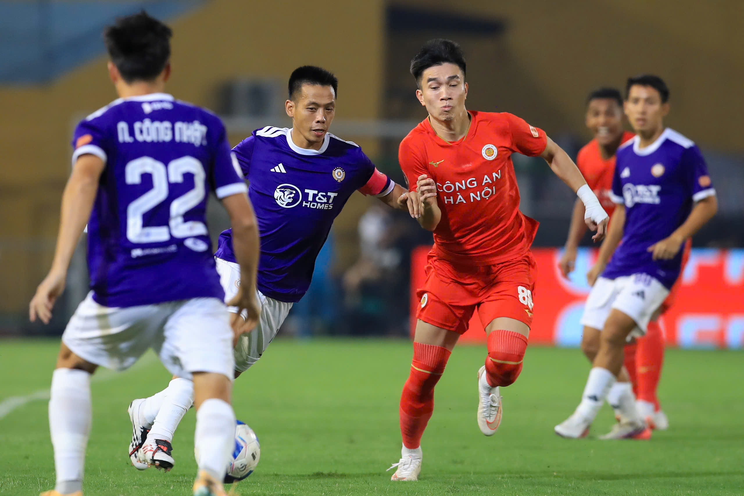 Ninh Bình vươn lên dẫn đầu V.League 2026/27, cuộc đua vô địch nóng lên