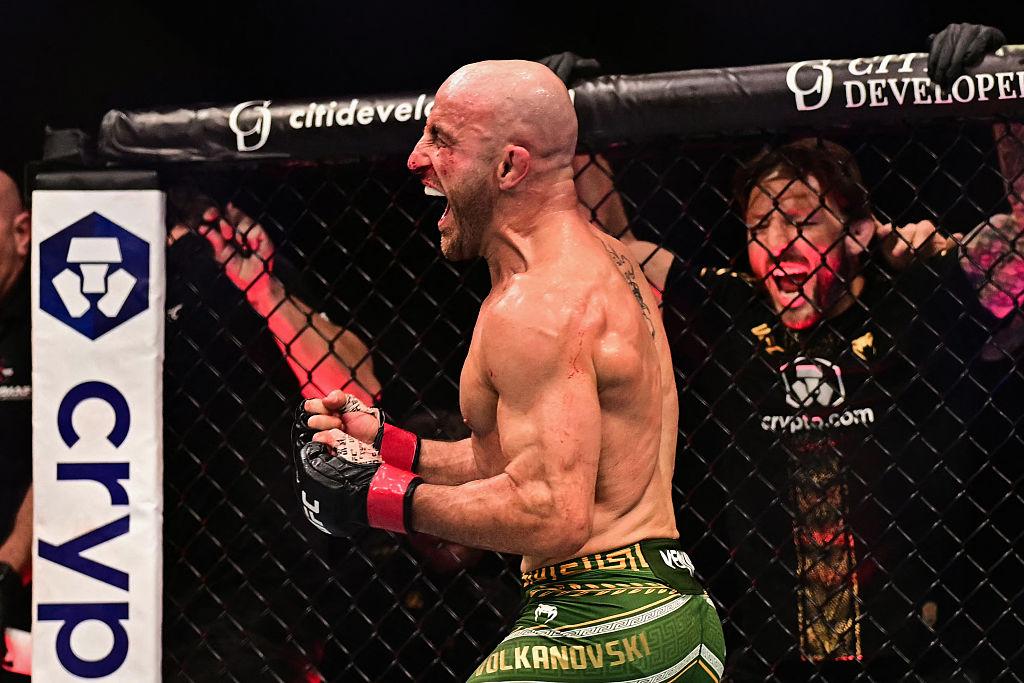 Alexander Volkanovski áp sát đỉnh bảng xếp hạng MMA thế giới