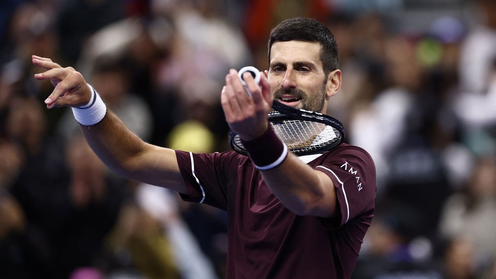 Djokovic ngược dòng hạ Zverev, tiếp tục hành trình đặc biệt tại Bắc Kinh