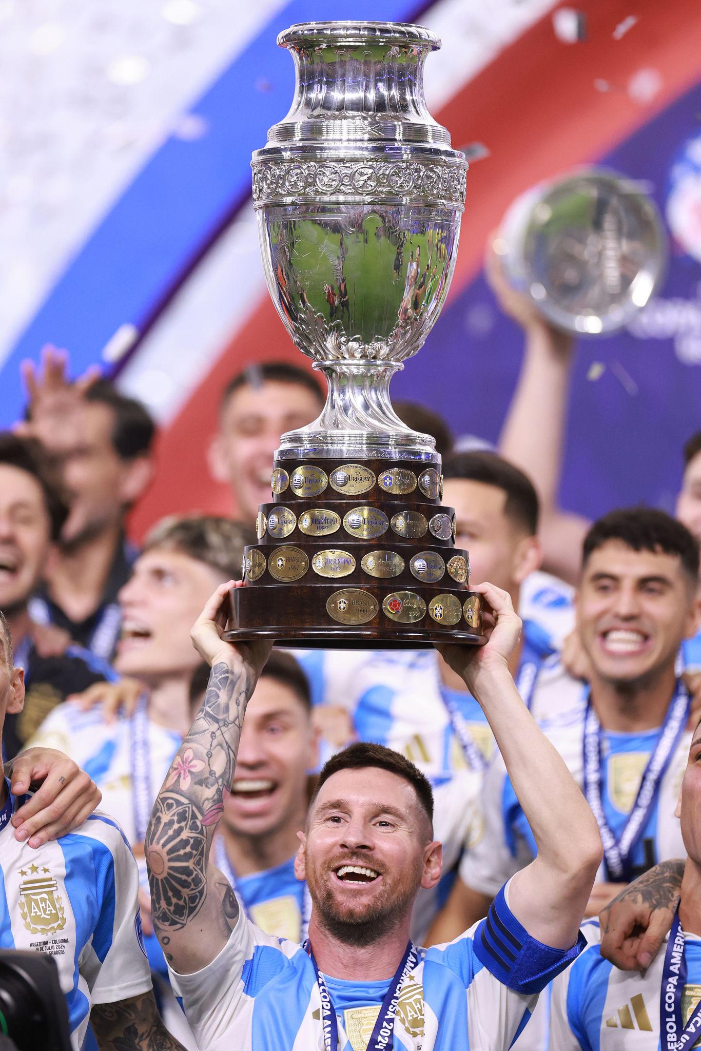 Messi khép lại hành trình Argentina, mở ra một di sản bất tử