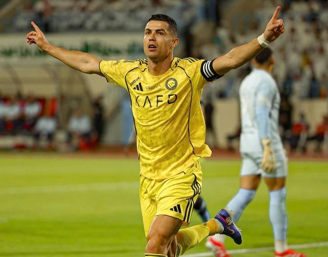 Cristiano Ronaldo đạt 981 bàn thắng, cột mốc 1.000 bàn ngày càng gần